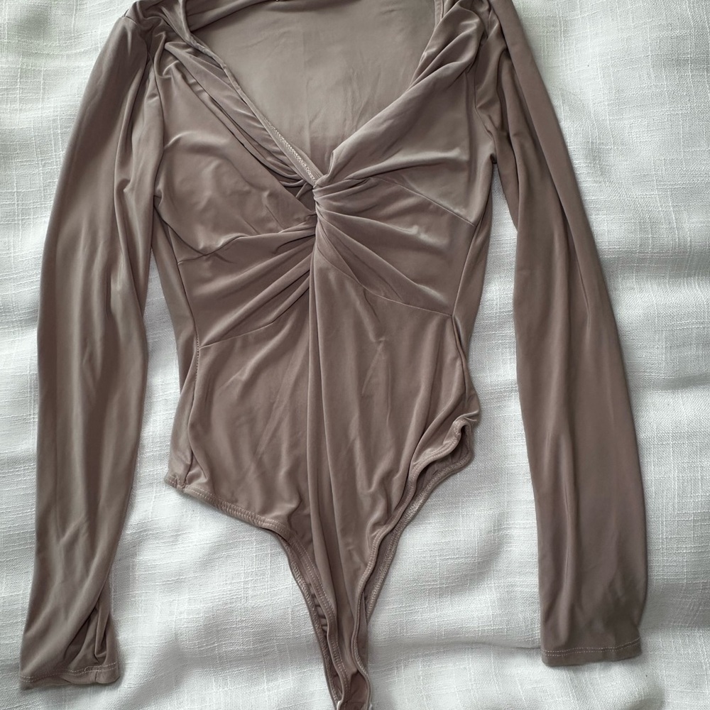 Twist-Front Long Sleeve Bodysuit in Taupe